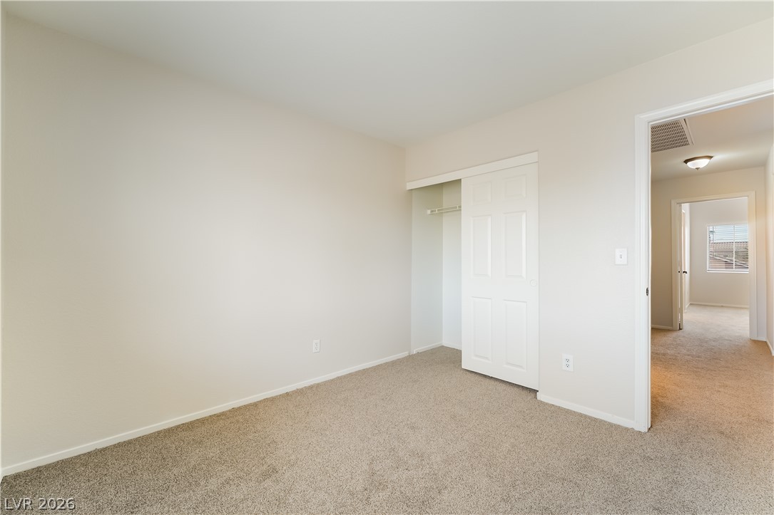 658 Emerald City Avenue Las Vegas NV 89183