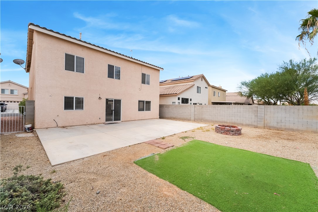 658 Emerald City Avenue Las Vegas NV 89183