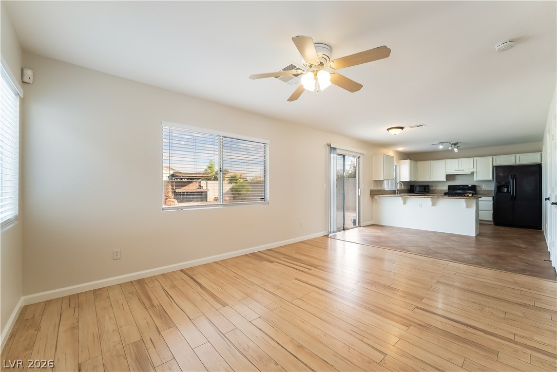 658 Emerald City Avenue Las Vegas NV 89183