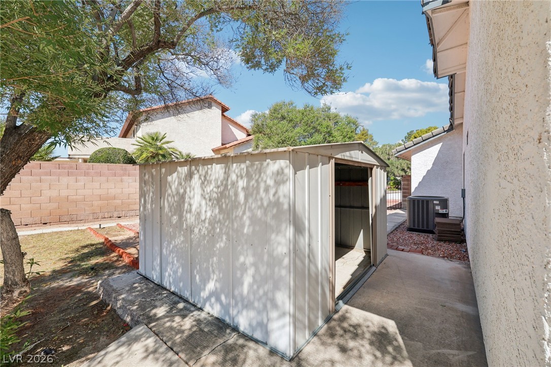 3305 Palmdesert Way Las Vegas NV 89120