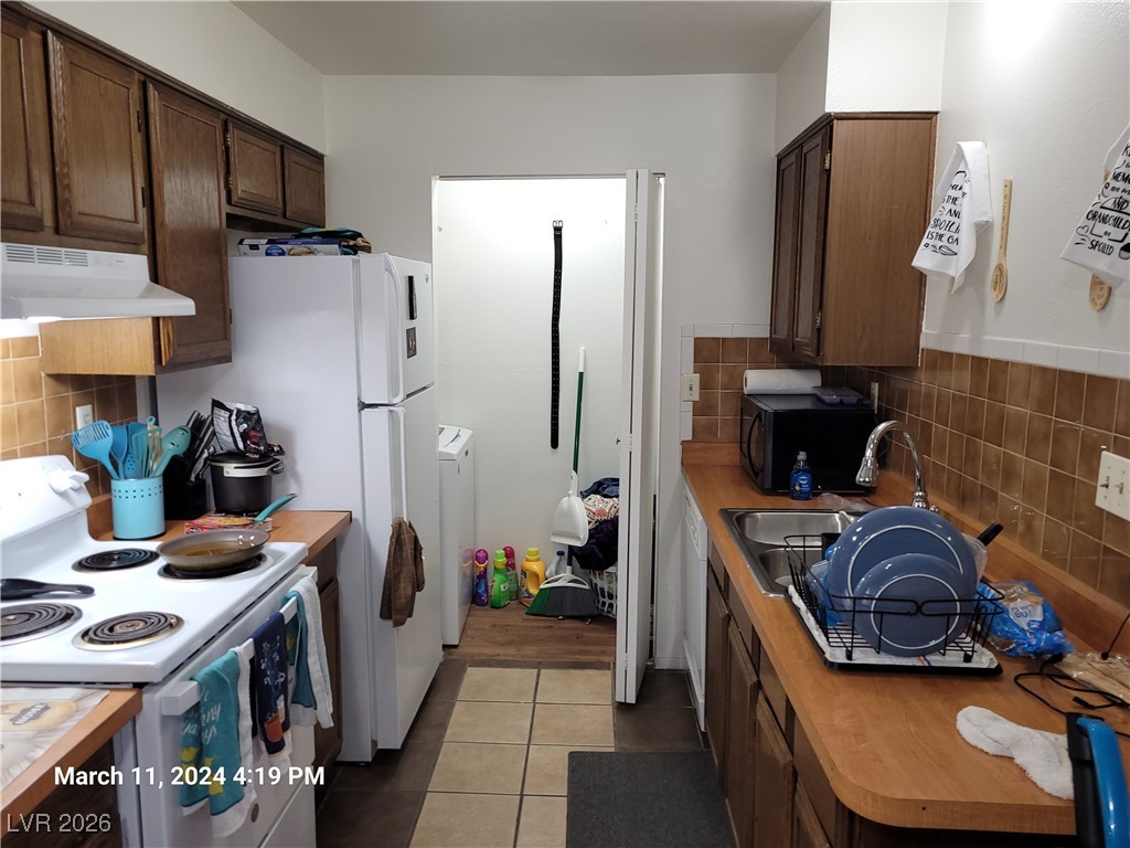 808 Hedge Way 4 Las Vegas NV 89110