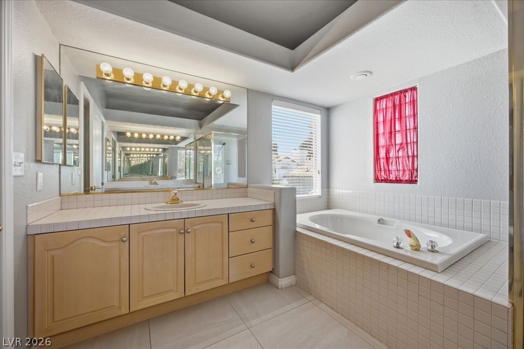 8105 Lake Hills Drive Las Vegas NV 89128