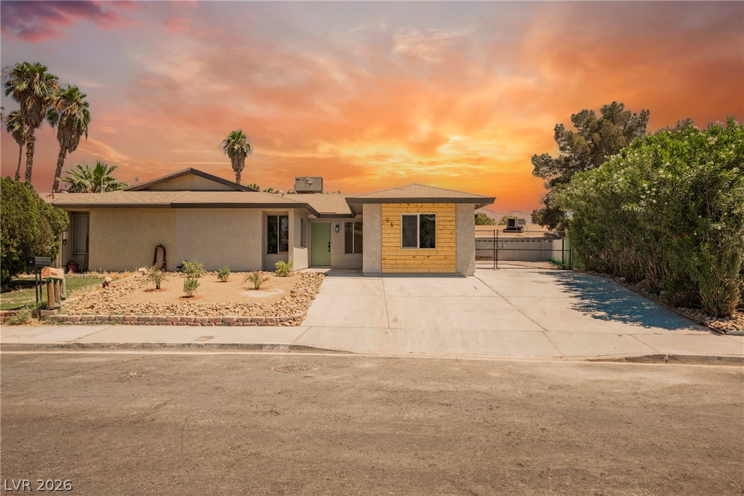 35 Hickory Street Las Vegas NV 89110
