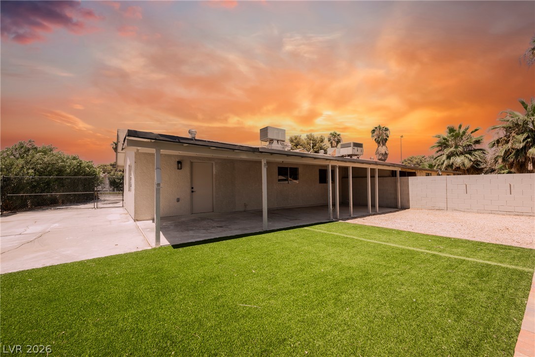 35 Hickory Street Las Vegas NV 89110