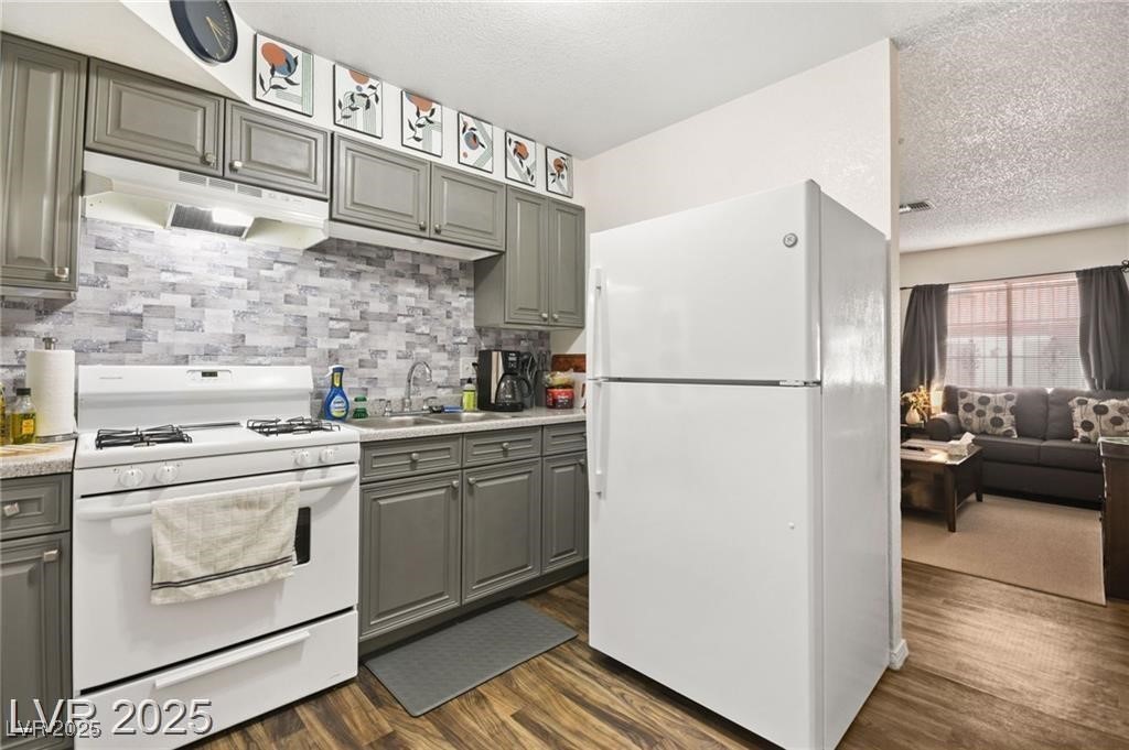 3982 Voxna Street Las Vegas NV 89119