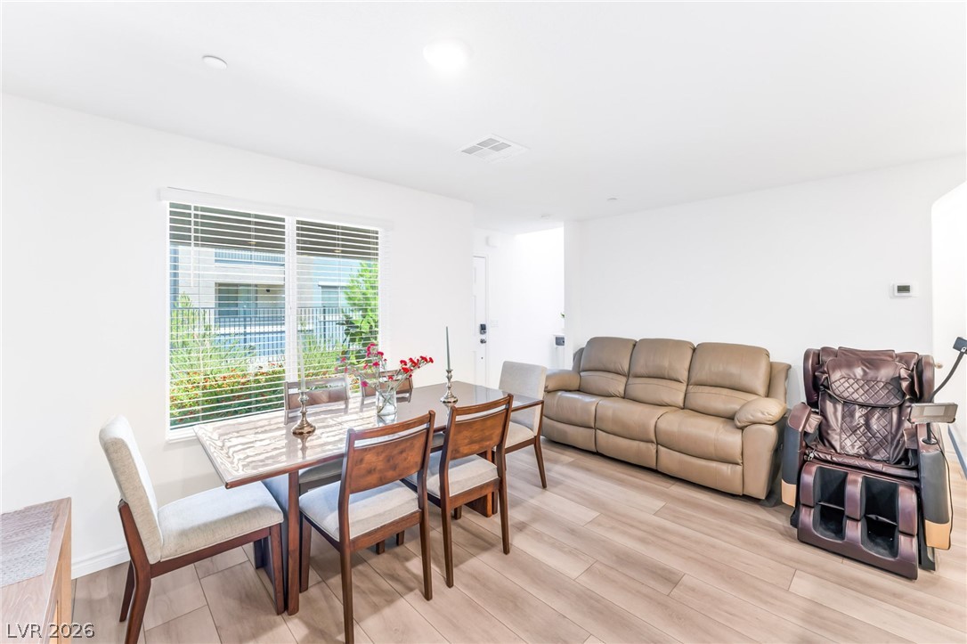 6252 Foxes Dale Street Las Vegas NV 89166