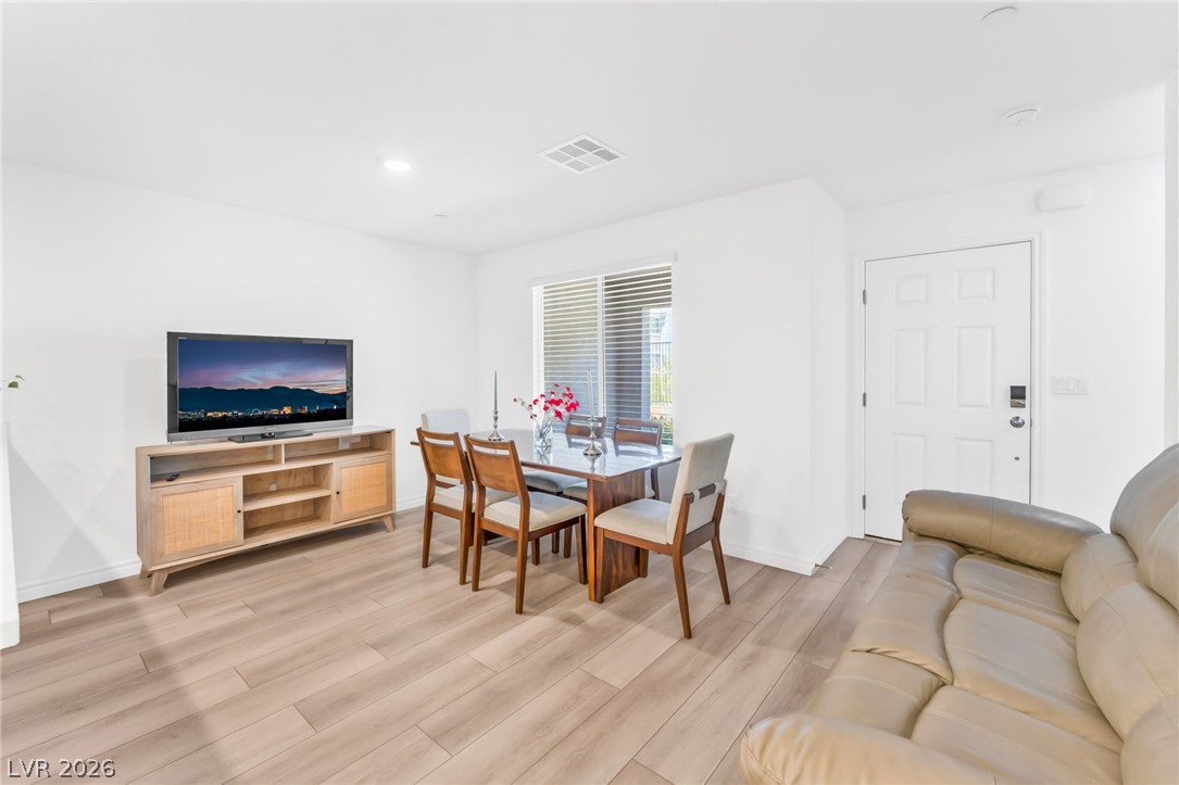 6252 Foxes Dale Street Las Vegas NV 89166