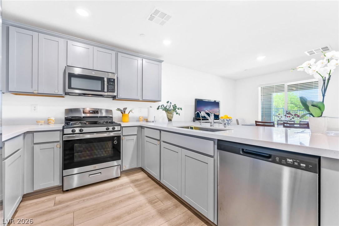 6252 Foxes Dale Street Las Vegas NV 89166