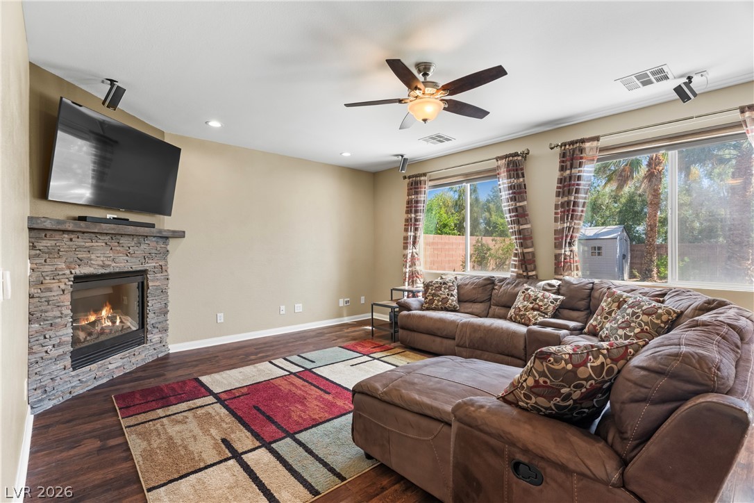 7628 Chase Hallow Street Las Vegas NV 89149