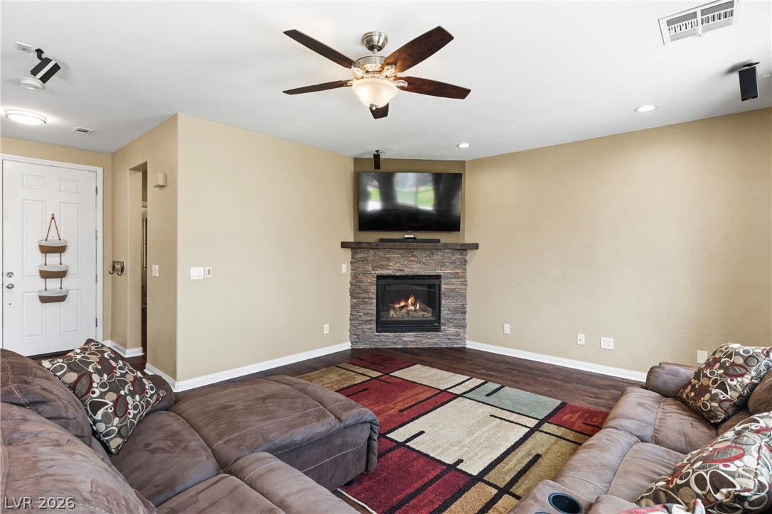 7628 Chase Hallow Street Las Vegas NV 89149