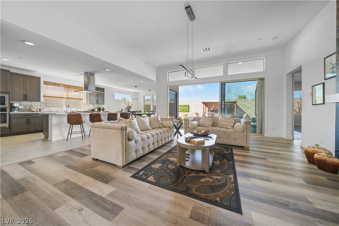 9783 Evergreen Pine Street Las Vegas NV 89166