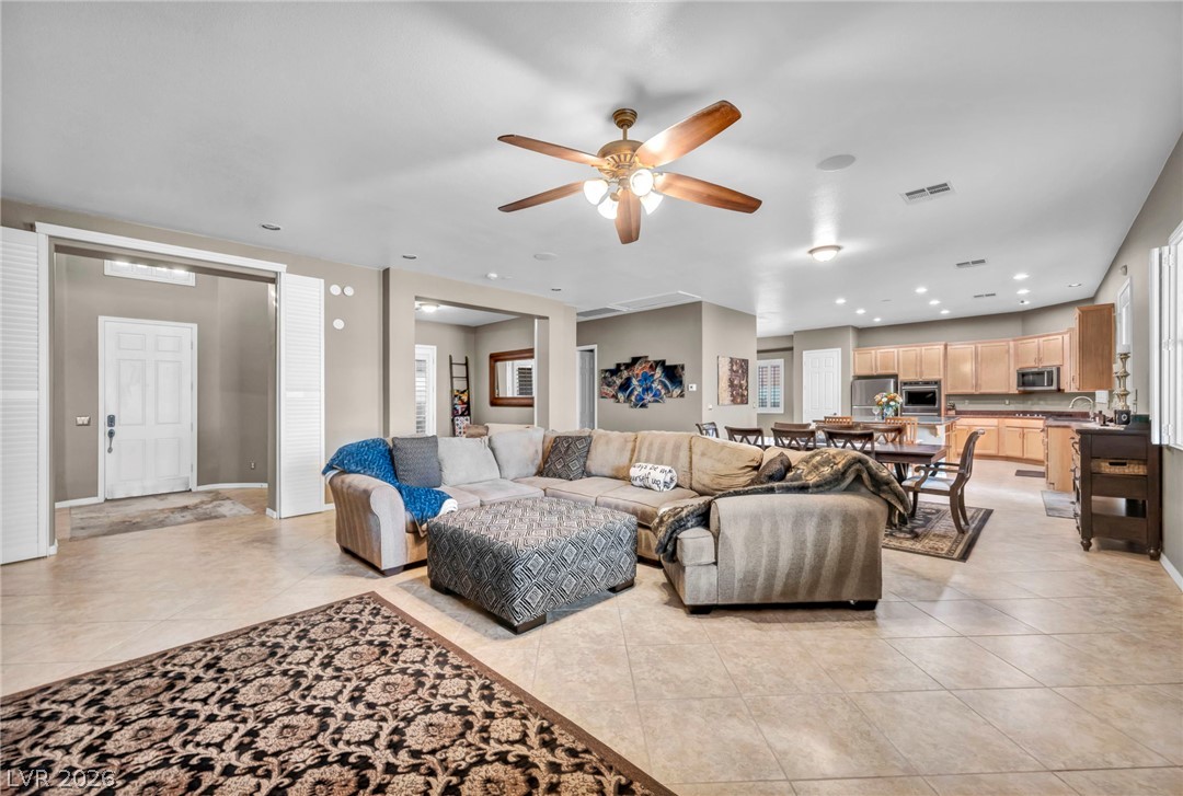8114 Villa Del Cielo Street Las Vegas NV 89131
