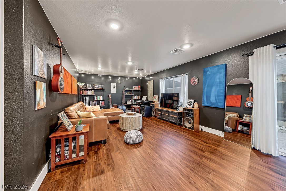 6013 Lazy Creek Avenue Las Vegas NV 89139