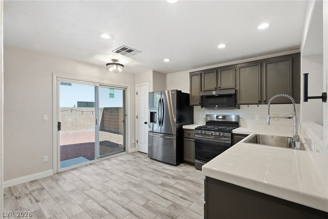 8432 Warthen Meadows Street Las Vegas NV 89131