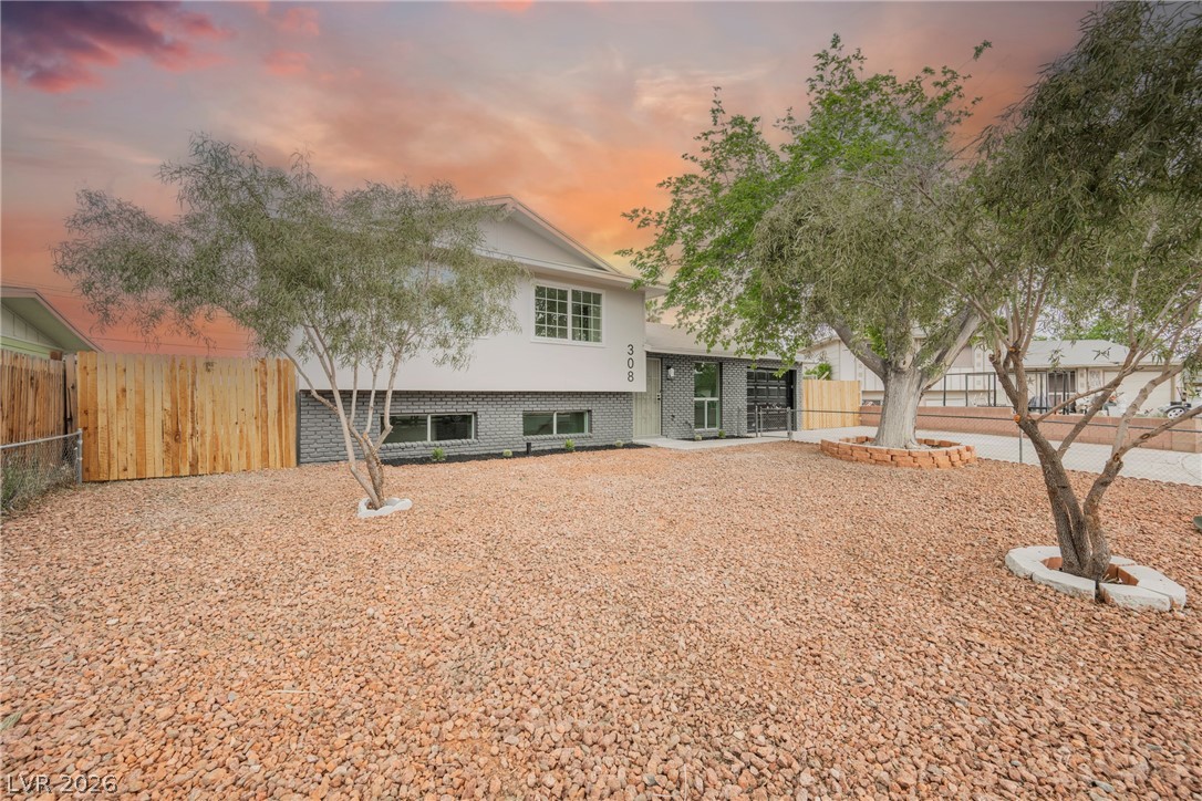 308 Duke Circle Las Vegas NV 89107