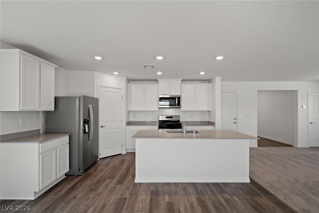 6758 Magnolia River Avenue Las Vegas NV 89156