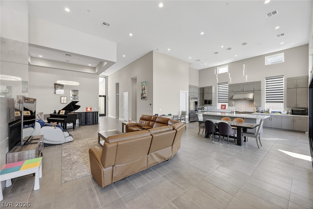 10766 Agate Cliffs Avenue Las Vegas NV 89135