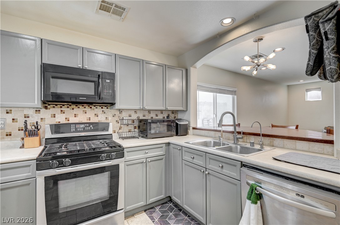 8953 Careful Canvas Avenue Las Vegas NV 89149