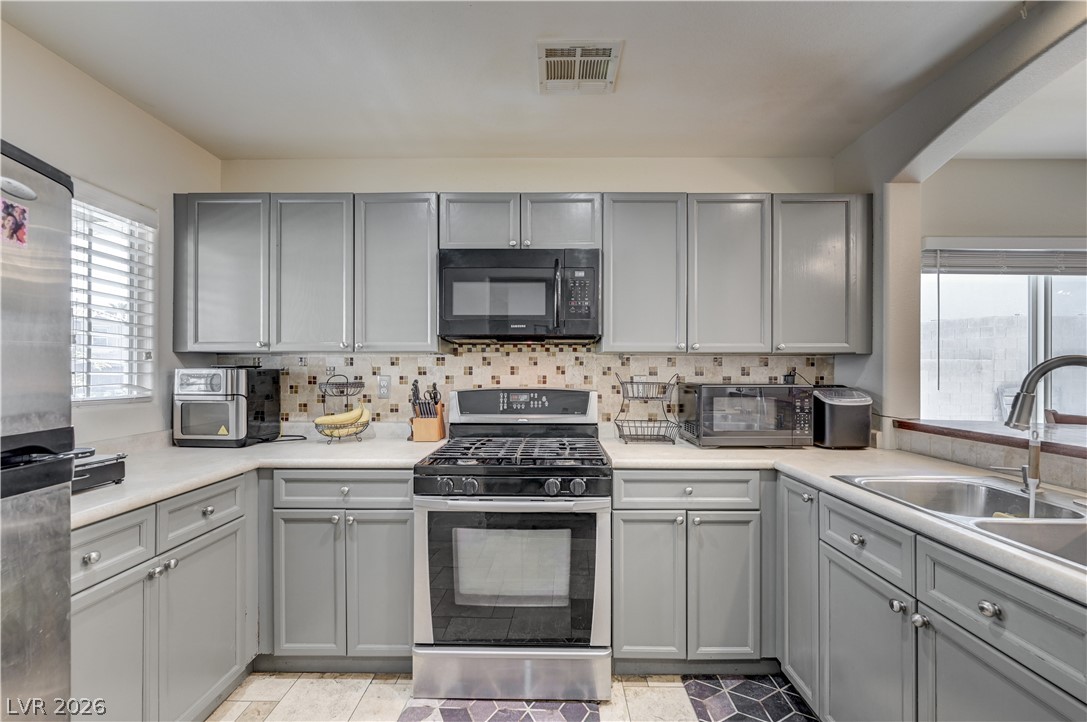 8953 Careful Canvas Avenue Las Vegas NV 89149