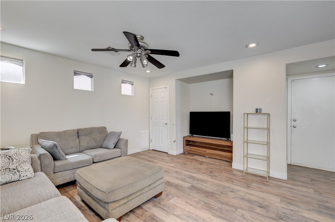 8953 Careful Canvas Avenue Las Vegas NV 89149