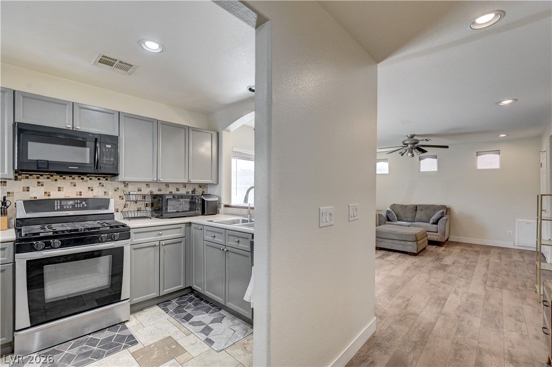 8953 Careful Canvas Avenue Las Vegas NV 89149