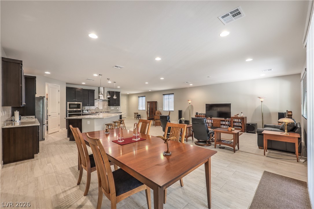 6341 Regina Ridge Street Las Vegas NV 89149