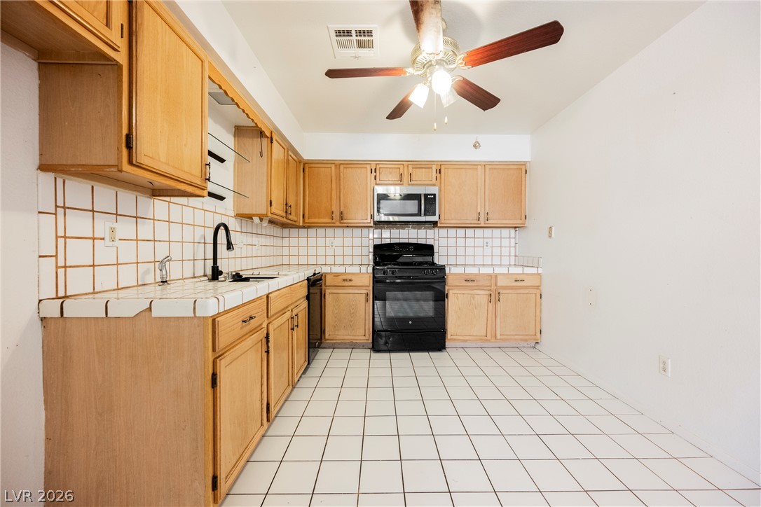 2141 Twickenham Place C Las Vegas NV 89108