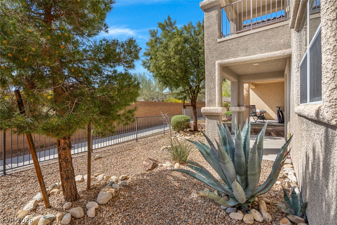 8833 Salvestrin Point Avenue Las Vegas NV 89148