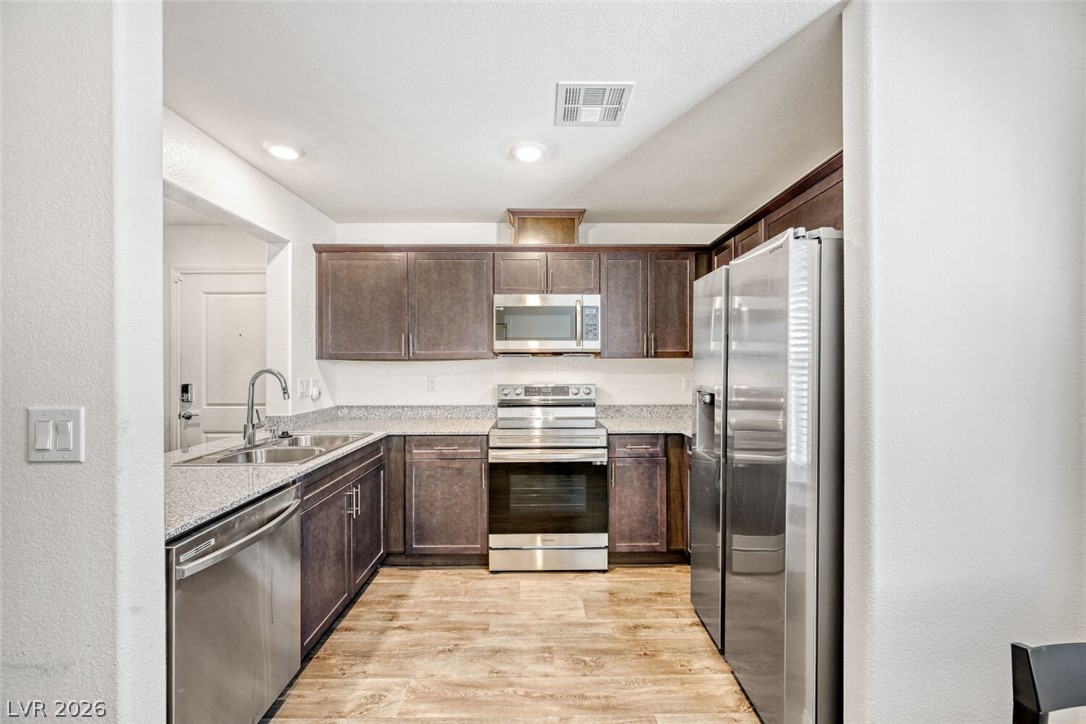 2758 Champagne Gold Avenue North Las Vegas NV 89086