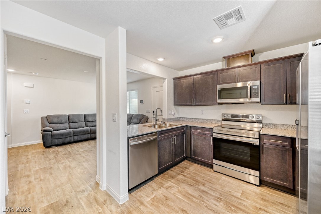 2758 Champagne Gold Avenue North Las Vegas NV 89086