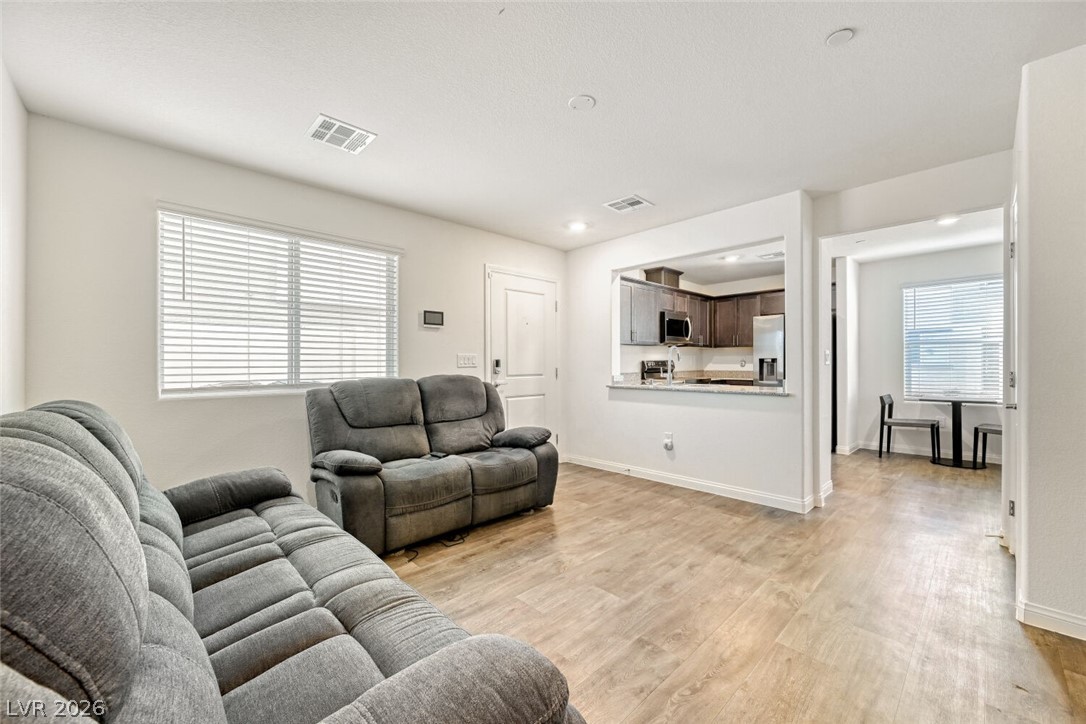 2758 Champagne Gold Avenue North Las Vegas NV 89086