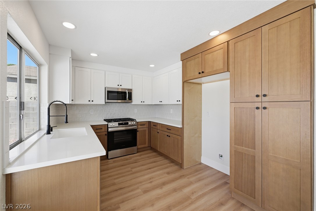 7275 Bridgeview Avenue Las Vegas NV 89147