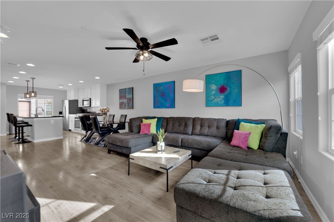 9956 Sable Point Street Las Vegas NV 89178