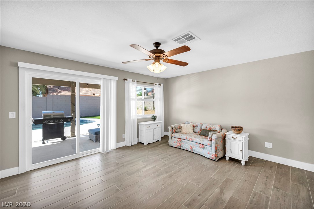 3249 Palmdesert Way Las Vegas NV 89120