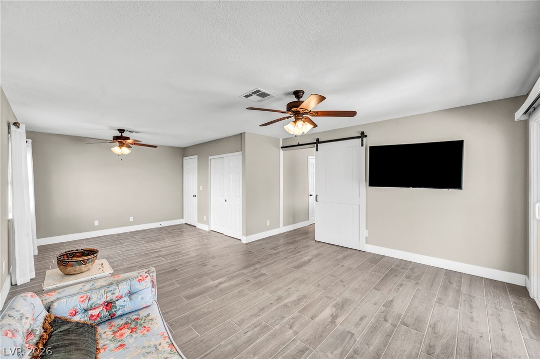 3249 Palmdesert Way Las Vegas NV 89120