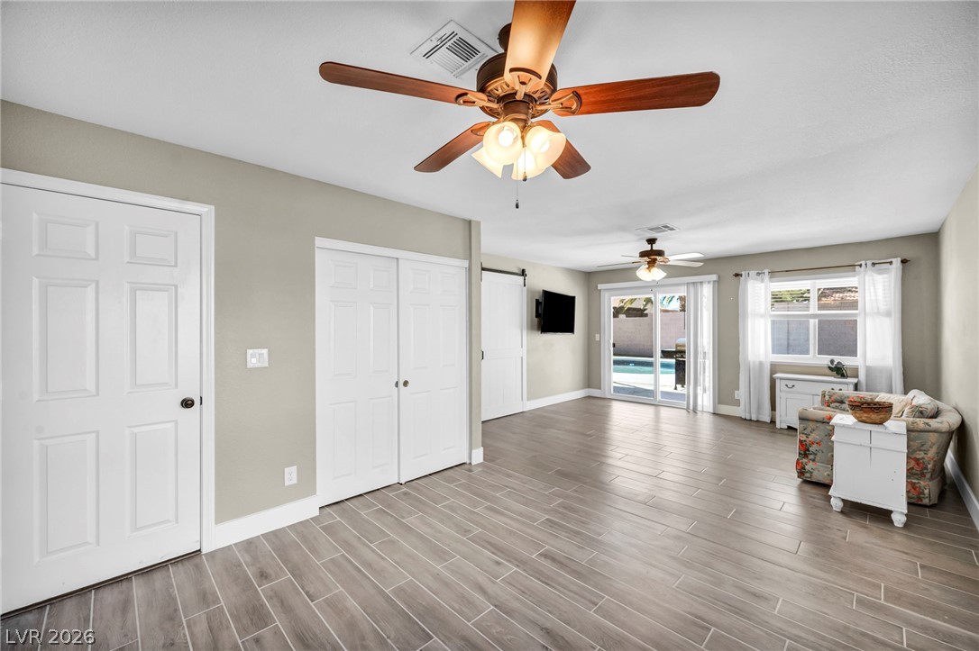 3249 Palmdesert Way Las Vegas NV 89120