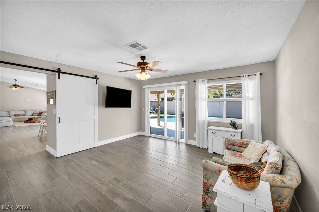 3249 Palmdesert Way Las Vegas NV 89120