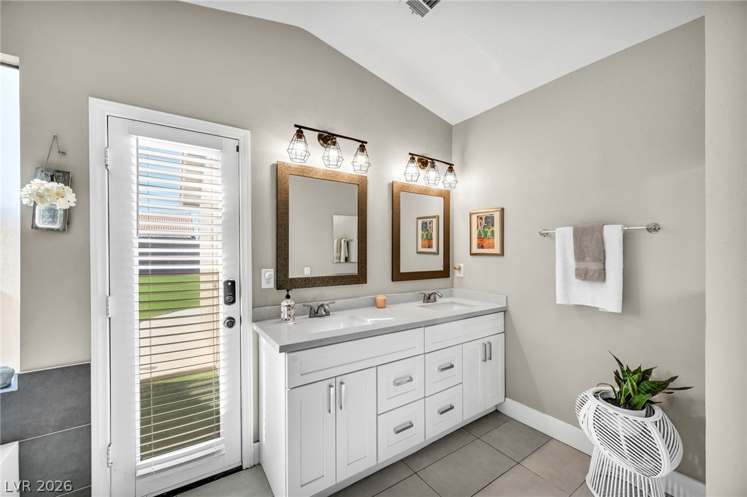 3249 Palmdesert Way Las Vegas NV 89120