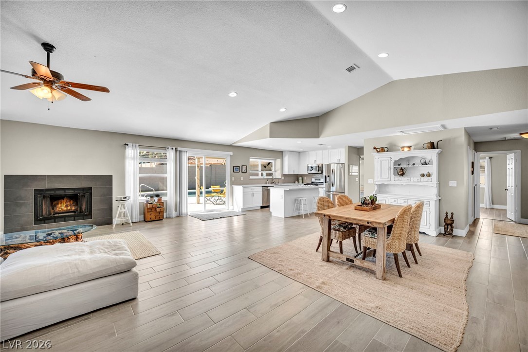 3249 Palmdesert Way Las Vegas NV 89120