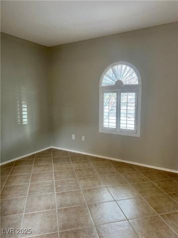 2460 Calvert City Drive Henderson NV 89052