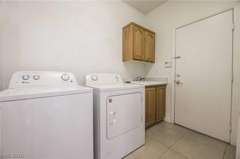 212 Waterton Lakes Avenue Las Vegas NV 89148
