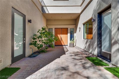 628 Edgebrook Drive Las Vegas NV 89145