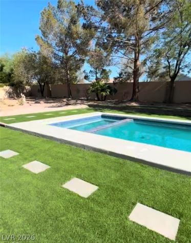 385 Glenridding Street Las Vegas NV 89183