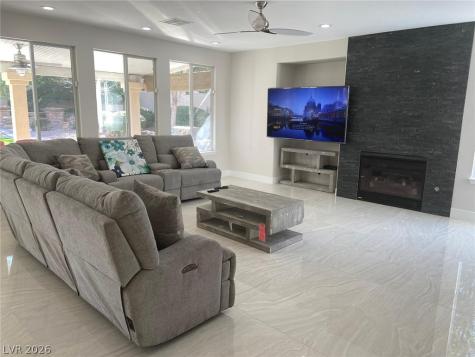 385 Glenridding Street Las Vegas NV 89183