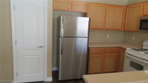 2305 West Horizon Ridge 2822 Henderson NV 89052
