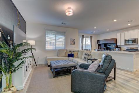 8827 Roadrunner Ravine Street Las Vegas NV 89166