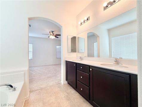 8435 Spirit Vale Avenue Las Vegas NV 89117