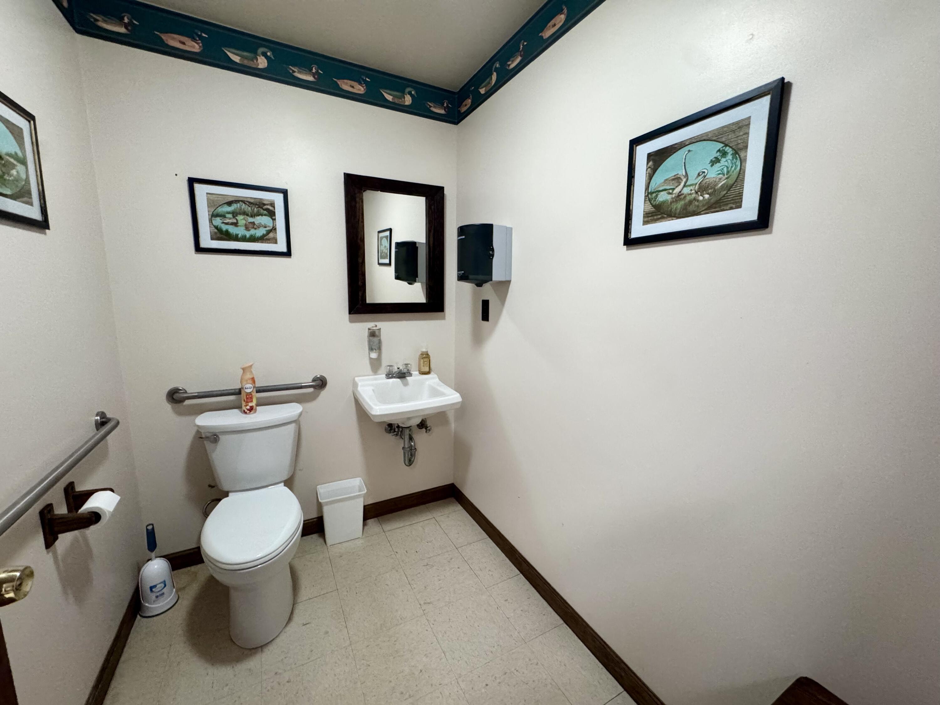 1686 Ny-22b Morrisonville NY 12962