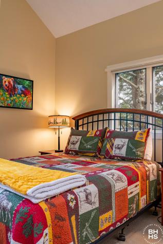 9 Hemlock Way Lake Placid NY 12946
