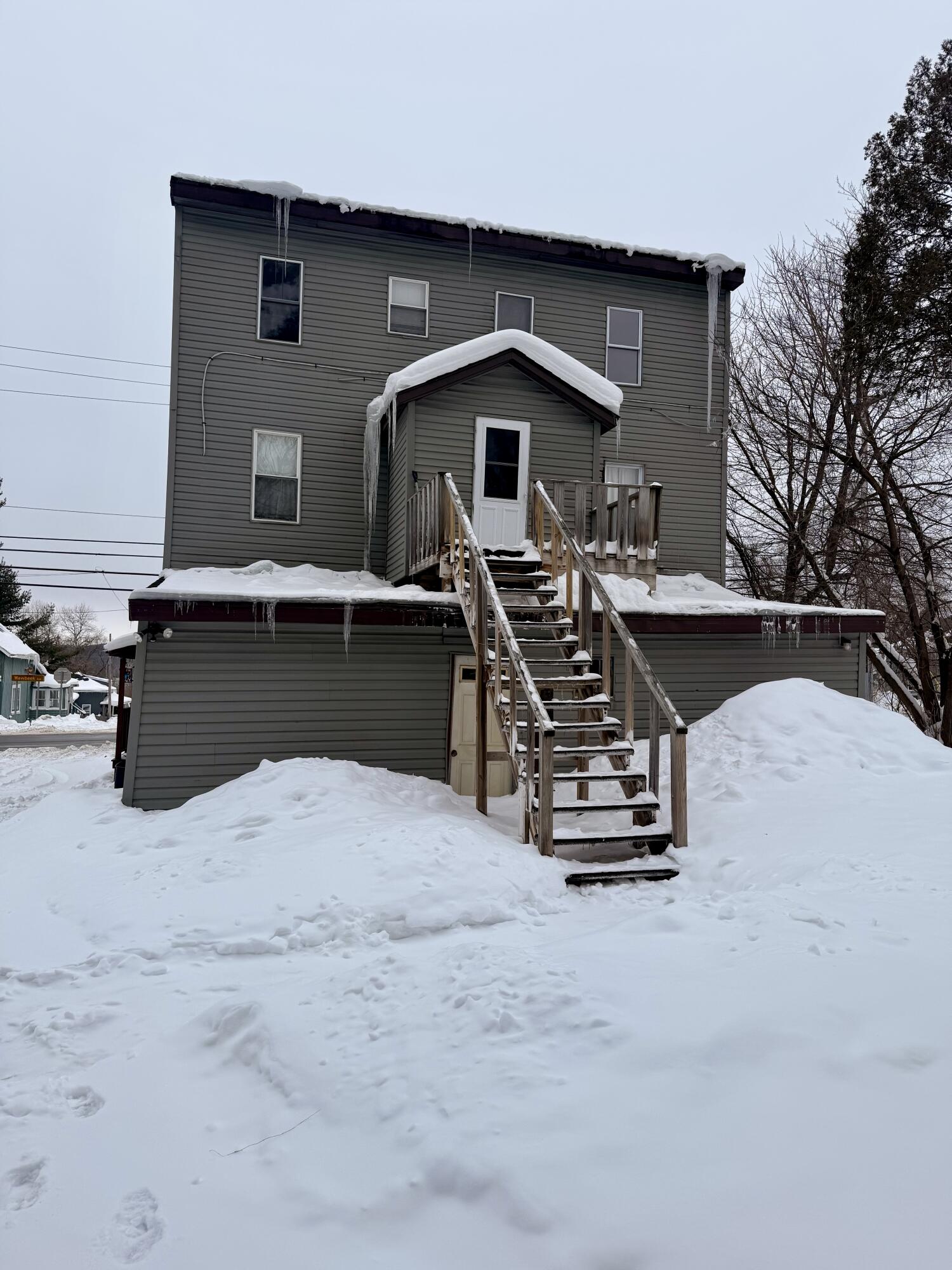 30 Chaney /81 Wawbeek Tupper Lake NY 12986